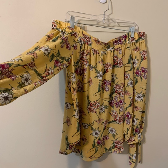 ACTIVE USA Off Shoulder Top size Large - Picture 8 of 15